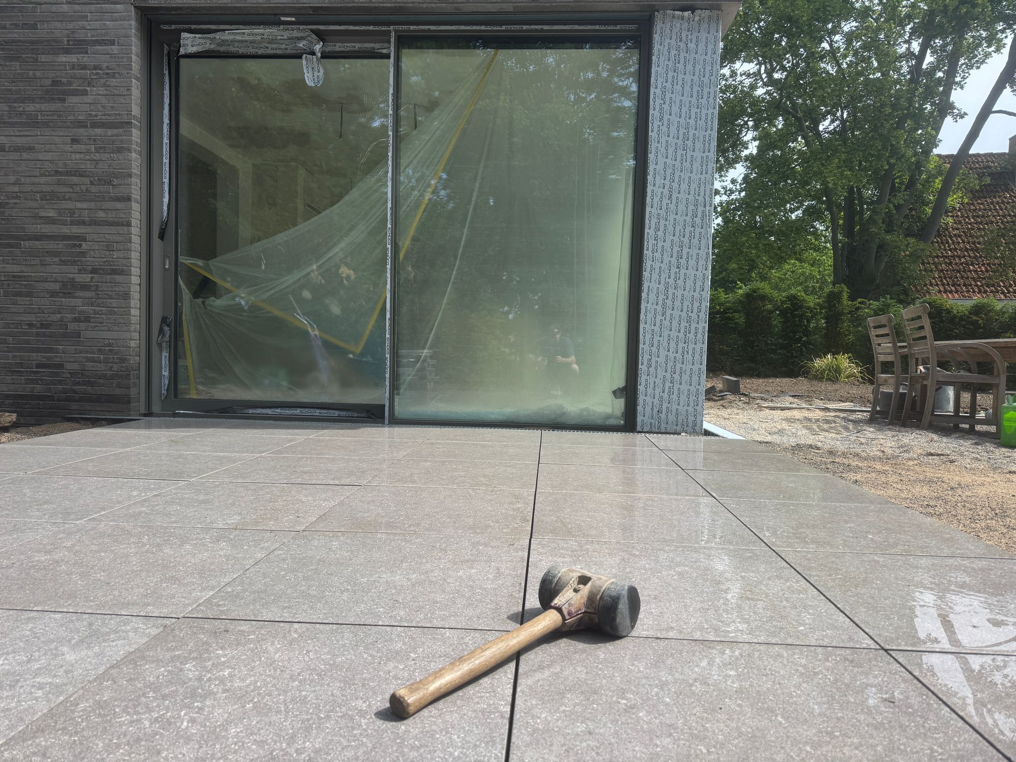 Frisch verlegte Terrassenplatten